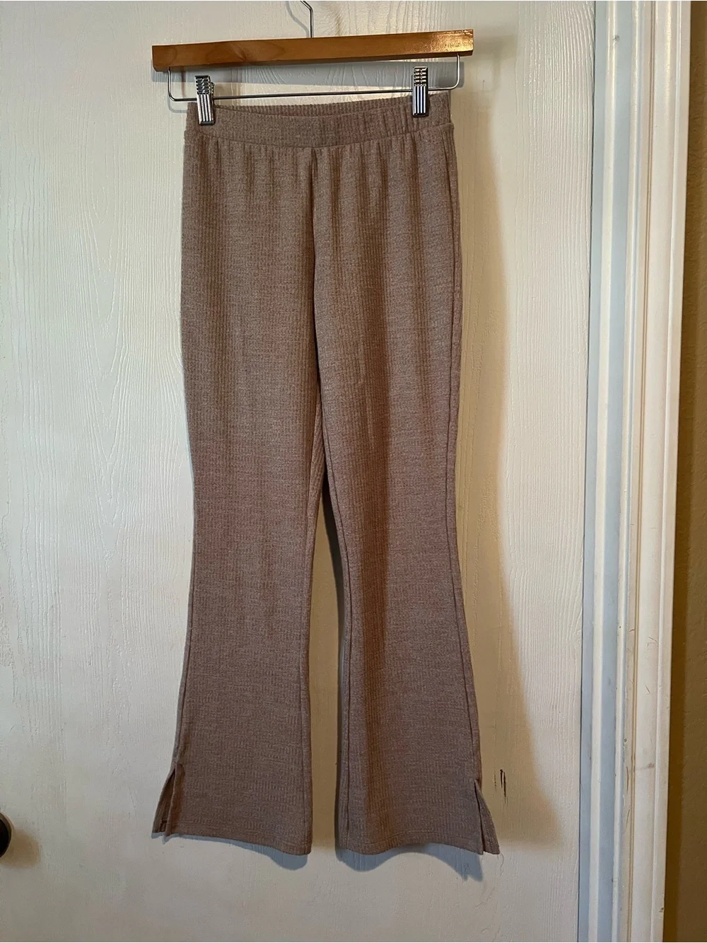 Old Navy Beige Ribbed Knit Flared Pull-On Pants Elastic Waist Girls Sz 14-16